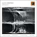 «Diffrazioni» di Luca Crispino: l’improvvisazione come senso di marcia e di orientamento «Diffrazioni» di Luca Crispino: l’improvvisazione come senso di marcia e di orientamento