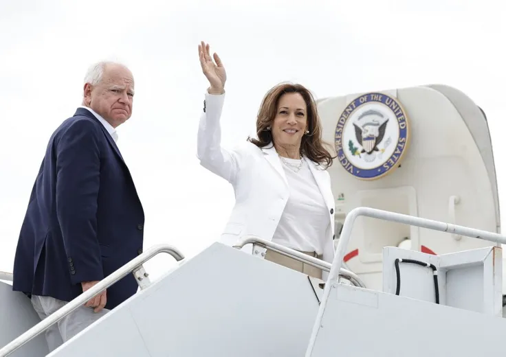 Il bon ton mancato di Kamala Harris e la minaccia cinese del suo vice