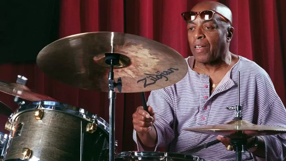 Scompare un’altra figura leggendaria del jazz post-bellico. È morto Roy Haynes, aveva 99 anni Scompare un’altra figura leggendaria del jazz post-bellico. È morto Roy Haynes, aveva 99 anni