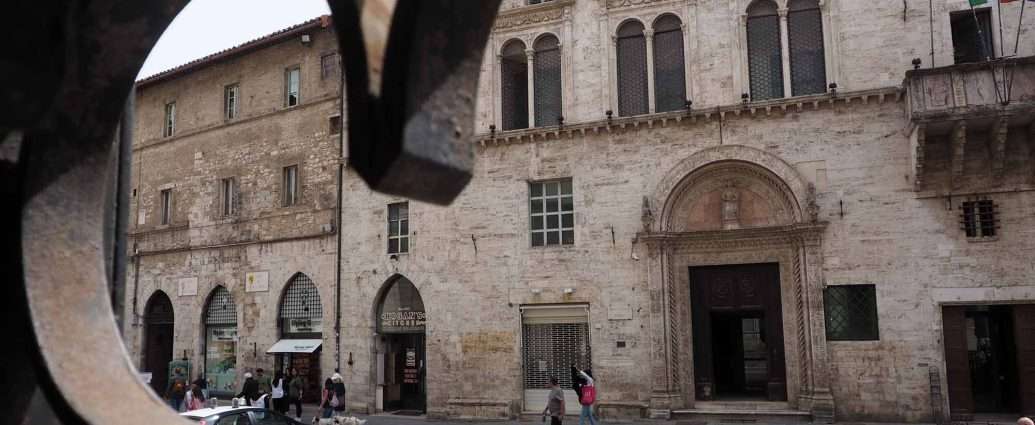Il Grifo evirato: “Troncata” la storica iconografia del simbolo identitario di peruginità Il Grifo evirato: “Troncata” la storica iconografia del simbolo identitario di peruginità
