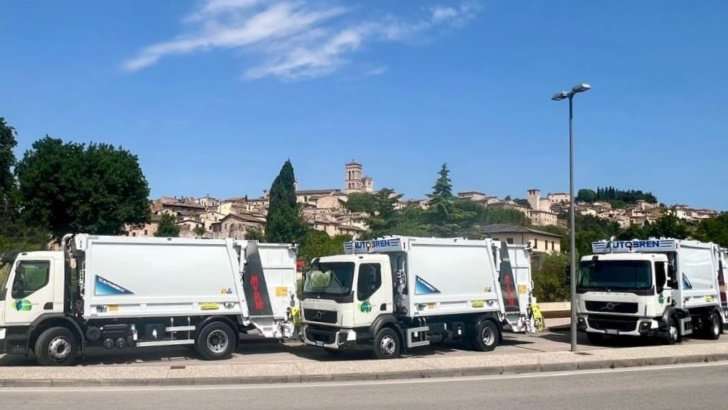 Valle Umbra Servizi potenzia la raccolta rifiuti: sei nuovi mezzi in servizio nei Comuni del territorio Valle Umbra Servizi potenzia la raccolta rifiuti: sei nuovi mezzi in servizio nei Comuni del territorio