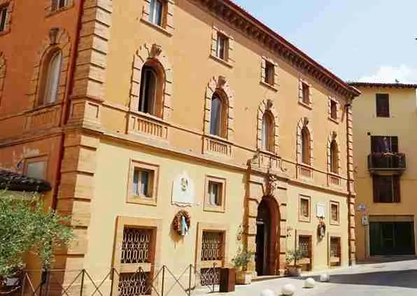 Marsciano si mobilita per la pace: il Municipio espone la bandiera palestinese in segno di solidarietà e richiesta di cessate il fuoco Marsciano si mobilita per la pace: il Municipio espone la bandiera palestinese in segno di solidarietà e richiesta di cessate il fuoco
