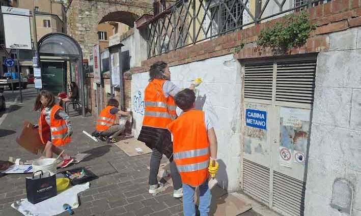 Porta Pesa, quartiere amato, e sfregiato, dai grafomani