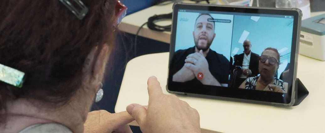 Installato un tablet per cittadini non udenti all’URP di Ponte San Giovanni