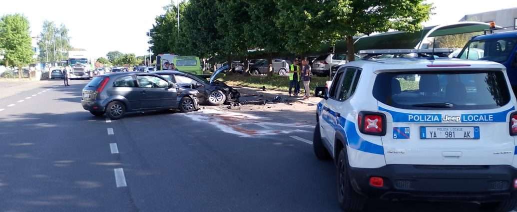 Città di Castello: incidente stradale a Cerbara, nella zona industriale