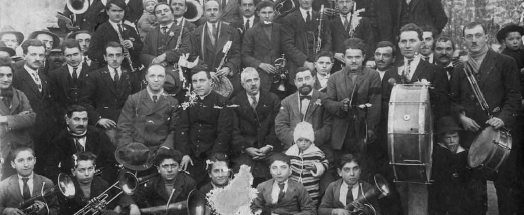 Solomeo celebra il Centenario della Filarmonica con una mostra storica e la Festa Rinascimentale Solomeo celebra il Centenario della Filarmonica con una mostra storica e la Festa Rinascimentale