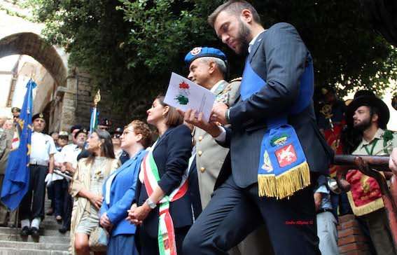 A Porta Santa Margherita si rievoca lo storico ingresso dei granatieri [video]