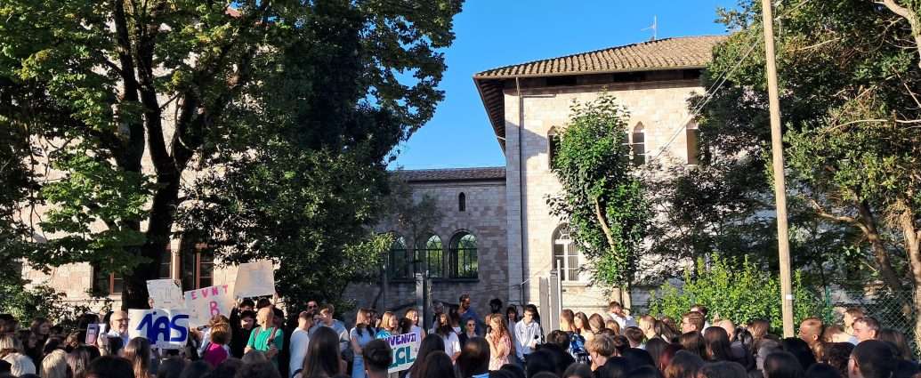 Assisi inaugura il percorso LOGES al liceo Properzio: un passo avanti verso l’inclusione e l’autonomia degli studenti con disabilità visiva Assisi inaugura il percorso LOGES al liceo Properzio: un passo avanti verso l’inclusione e l’autonomia degli studenti con disabilità visiva