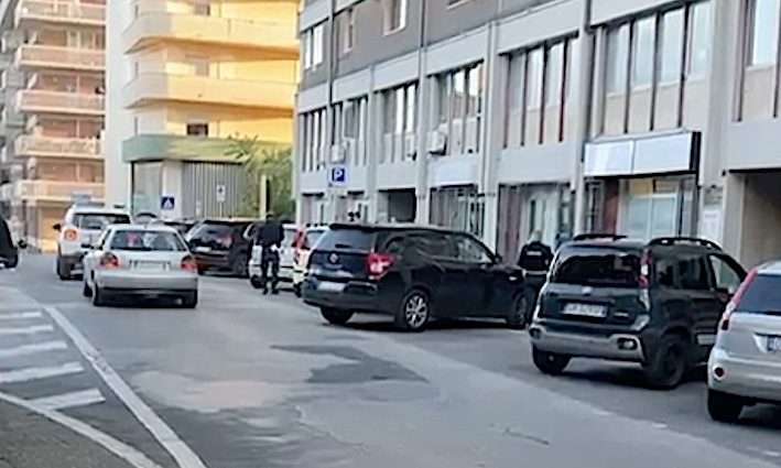 Perugia, i vigili multano durante la manifestazione pro Palestina: cittadini denunciano, contestualmente, la mancata regolazione del traffico [video]
