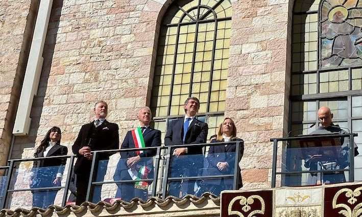 Assisi celebra San Francesco: un messaggio di pace e impegno civile