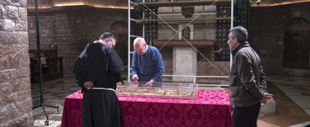 Assisi: le spoglie mortale di San Francesco saranno esposte al pubblico [video]