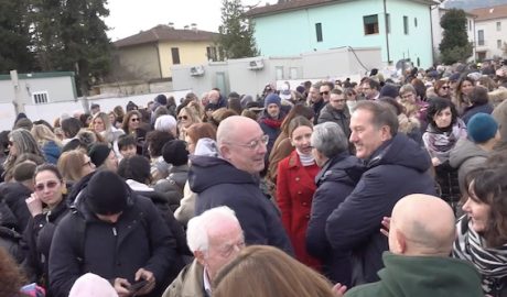 Proteste e raccolta di 1600 firme contro l’accorpamento della scuola Dante Alighieri a Città di Castello [video]