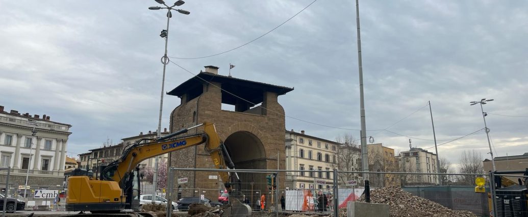 A TourismA i primi risultati degli scavi archeologici in piazza Beccaria a Firenze A TourismA i primi risultati degli scavi archeologici in piazza Beccaria a Firenze