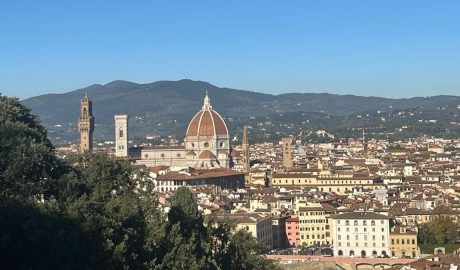 Svastica sul simbolo contro l’omofobia a Firenze: che cosa dimostra?